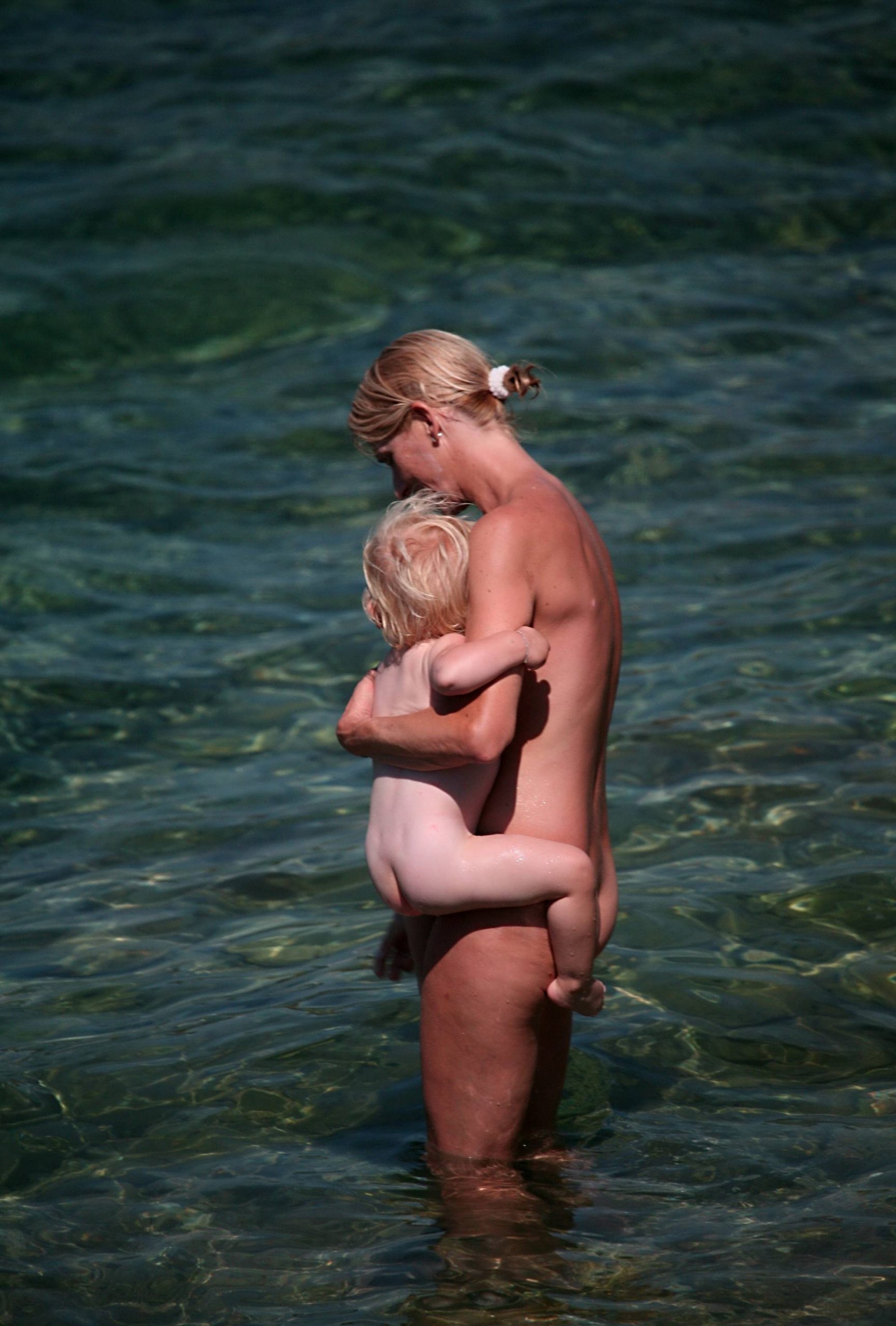 Pure Nudism Images-Introducing Baby to Water - 1